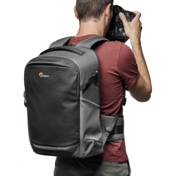 camera-backpack-lowepro--flipside-iii-lp37353-pww-use.jpg